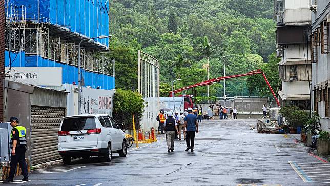 台北市中山區大直街新建工程「基泰大直」發生損鄰事故。記者楊正海／攝影