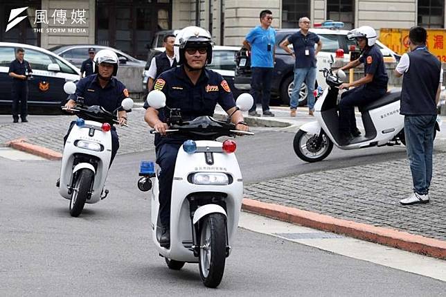 台北市警察局為落實環保政策，自2018年開始採購電動機車，目前已有6成以上警用機車都是電動車。（資料照，蘇仲泓攝）