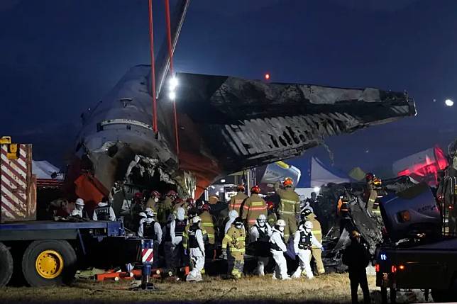 ▲韓國濟州航空客機墜毀，恐釀179人全數罹難。（圖／美聯社／達志影像）