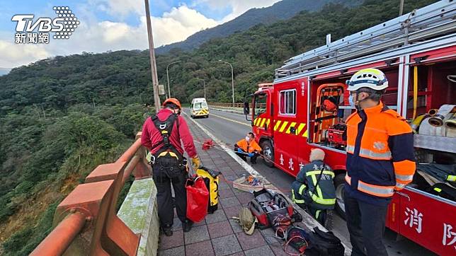 警消人員到場救援發現女子已死亡多時。（圖／TVBS）