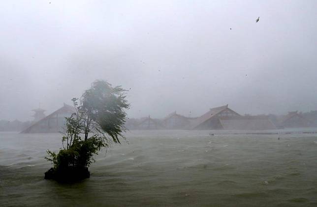 This photo shows Guangfulin, an archeological and cultural protection site, as Typhoon Bebinca makes landfall in east China's Shanghai, Sept. 16, 2024. (Xinhua/Fang Zhe)