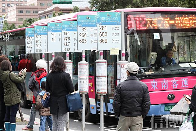 台北市議會交通委員會19日決議公車司機將漲薪8000元，而乘客票價維持不變。（照片來源／信傳媒編輯部）