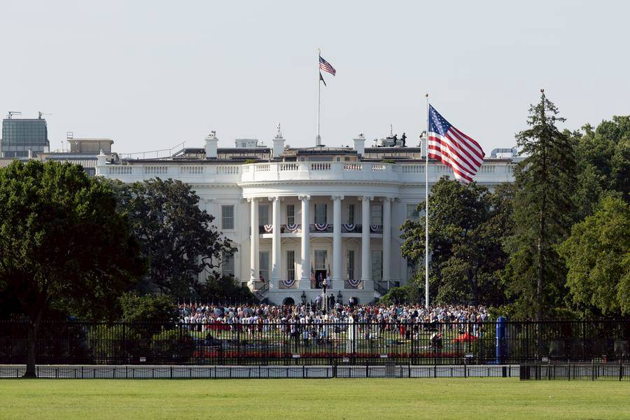 Trump says U.S. to send weapons to Ukraine through NATO, threatens "severe tariffs" targeting Russia | XINHUA | LINE TODAY