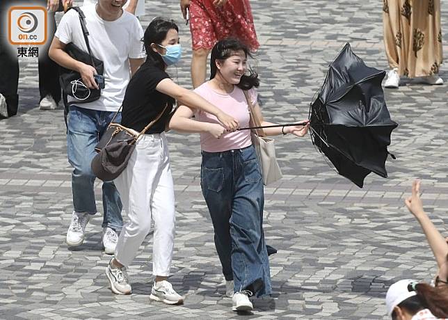 下周一及周二華南沿岸及南海北部的風勢會逐漸增強。