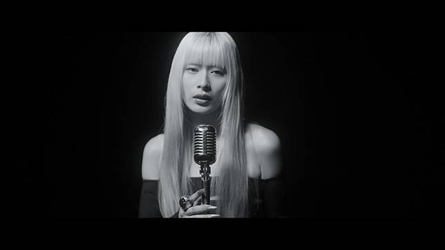 JUD陳泳希特別為此劇創作的歌曲〈蒼白〉。（圖／華研國際 提供）