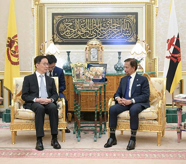 Chinese Vice President Han Zheng meets with Brunei's Sultan Haji Hassanal Bolkiah Mu'izzaddin Waddaulah in Bandar Seri Begawan, Brunei, Oct. 22, 2024. (Xinhua/Gao Jie)