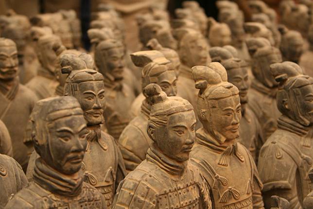 selective-shot-warrior-sculptures-terracotta-army