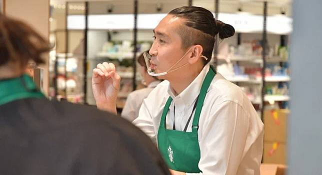手語門市員工。（圖片來源／Starbucks Coffee Japan）

