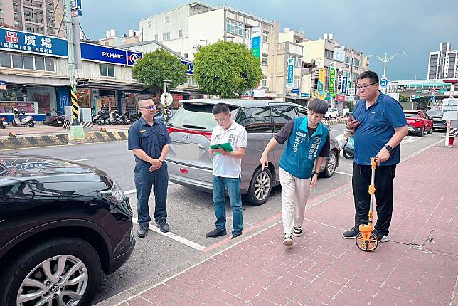 劉熒隆建議將卸貨車格改為共用臨停區，除改善臨停需求外，也能讓優化行人空間。圖：翻攝自劉熒隆臉書