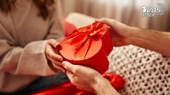 命理師楊登嵙點出「情人節送禮11大禁忌」。（示意圖／shutterstock達志影像）