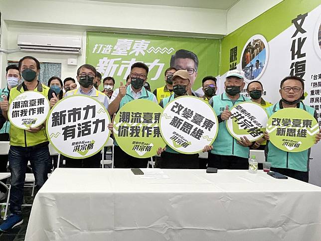 洪宗楷辭去行政院東部聯合服務中心副執行長的職位，展現投入市長選戰的決心。（記者鄭錦晴攝）