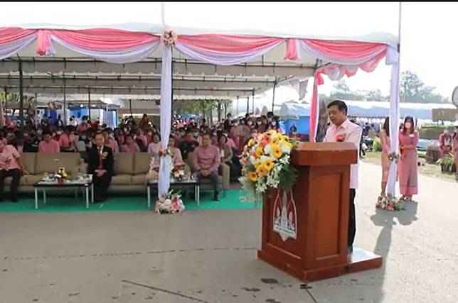 เปิดแล้วงานวันเกษตรภาคอีสานสุดยิ่งใหญ่ ประกวดควายไทย-ไก่พื้นเมืองที่หาชมได้ยาก