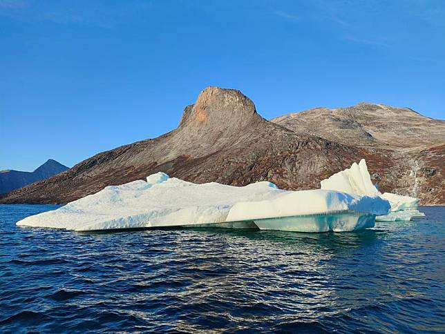 This photo taken on Oct. 19, 2024 shows the floating ice near Nuuk, capital of Greenland, a self-governing Danish territory. (Photo by Luo Yizhou/Xinhua)