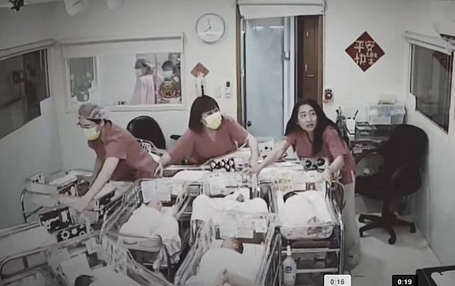 台北市某醫療機構的護理師，分享地震發生時保護新生兒的影像。（翻攝自i.linjeng threads）