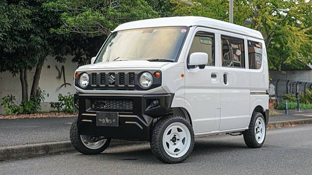 最近有改裝品牌以Suzuki麵包車為基礎進行改裝，改裝過後的正面車頭和Jimny擁有極高的相似度。(圖片來源/ T-style)