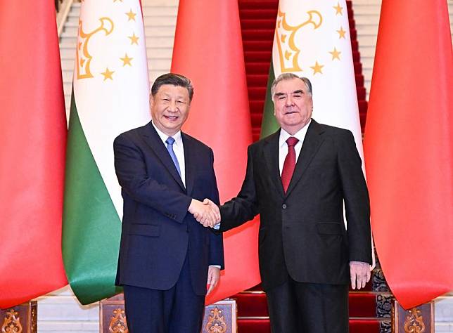 Chinese President Xi Jinping holds talks with Tajik President Emomali Rahmon at the presidential palace in Dushanbe, Tajikistan, July 5, 2024. (Xinhua/Yan Yan)