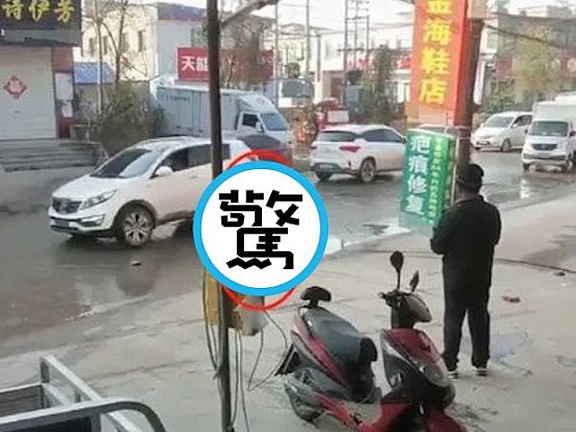 中國怎麼了？女車主把人當垃圾反覆輾壓，又傳多起瘋狂殺人事件。（翻自X平台）