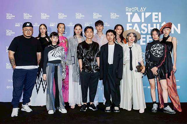 ▲（左起)新銳設計師 簡國彥,王子欣, 劉子超, 黃聖堯,夏筱琴, 李維錚  與凱渥名模們