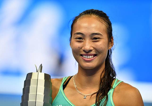 Zheng Qinwen poses with her trophy after winning the WTA World Tour Zhengzhou Open on Oct. 15, 2023. (Xinhua/Li Jianan)