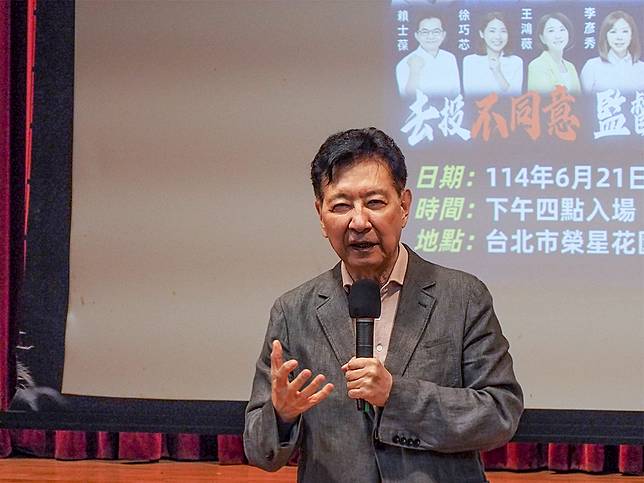 對於國安簡報終究破局，趙少康直言他心底也不認為朱立倫應該去，並質疑府方過程中還意圖分化藍白陣營。（圖：張柏仲攝）