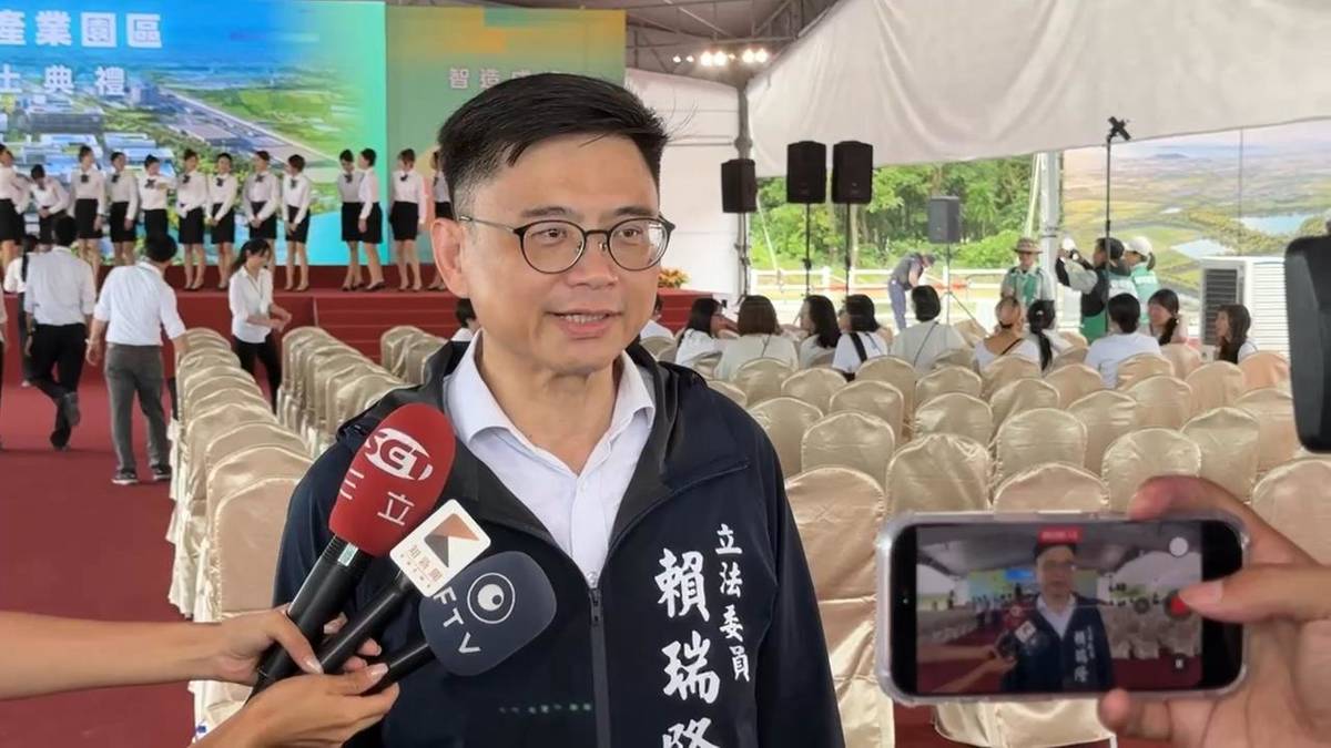 沈伯洋花襯衫爆紅！網友瘋搶同款「竟缺貨」 賴瑞隆揭背後原因 | 民視新聞網 | LINE TODAY