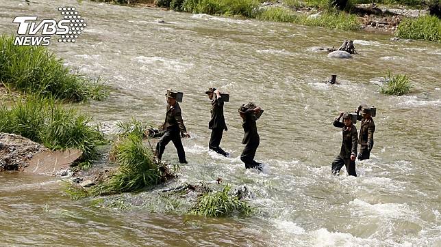 南韓公務員投北卻慘遭射殺 。（示意圖／shutterstock達志影像）