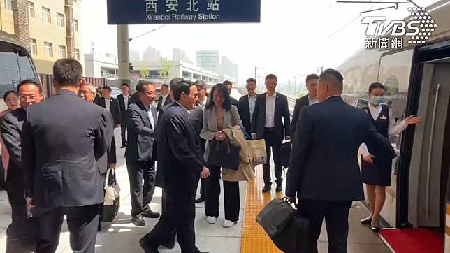馬英九搭高鐵前往北京。（圖／TVBS）