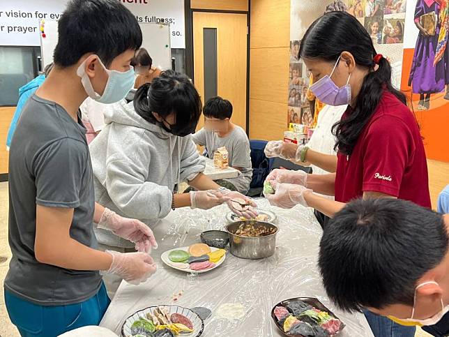 家庭感恩宴，孩子親手料理向父母表謝意BCD