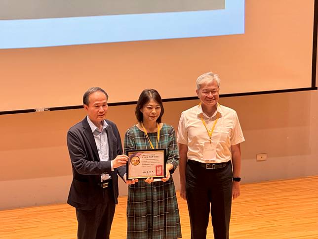 桃市圖全力支援校園閱讀計畫， 期望將公共圖書館資源引入校園，帶動全市親子共讀風氣。圖：桃市圖提供