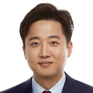 年僅36歲的李俊錫上個月當選韓國最大反對黨黨魁，來勢洶洶要奪下青瓦台    圖：翻攝自李俊錫臉書