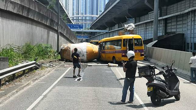 保母車收掣不及撞向田螺車