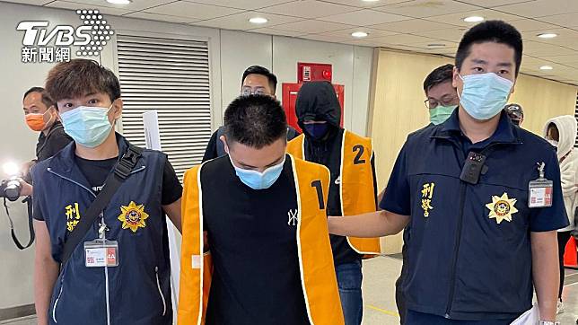 柬埔寨人蛇集團嫌犯遭押返台灣。（圖／警政署提供）