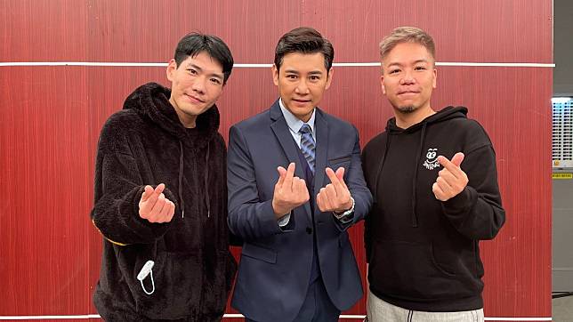 陳熙鋒接受《娛樂超skr》主持人小路、阿甘探班訪問。（圖／民視提供）