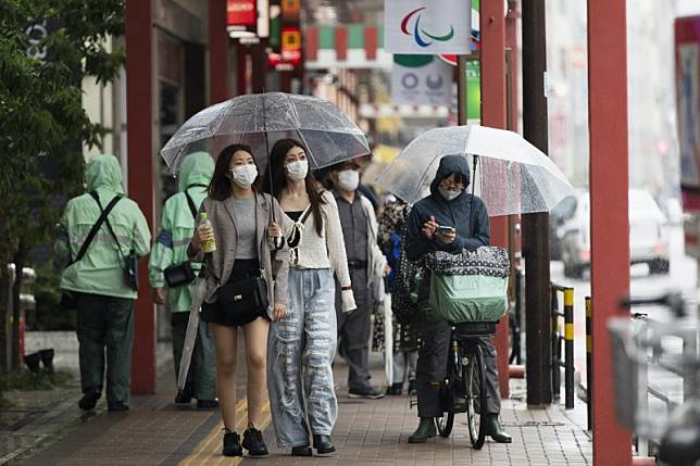 國內許多民眾認為日本人常走路，台灣人多以車代步，是造成台灣肥胖者較日本多的主因。圖為東京街頭。（示意圖／美聯社）