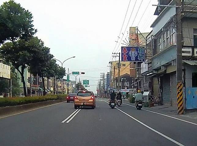 屏東監理站提醒用路人　道路上雙白實線標線是禁制作用