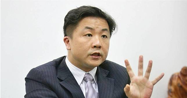 呂秋遠暖男人設崩！　法學院長嘆「影響律師形象」：不完全是私事