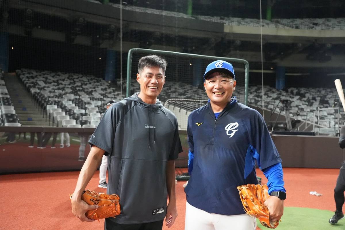 WBC》陳偉殷回來了！ 跟富邦悍將打擊教練森野将彥相見歡 | TSNA | LINE TODAY