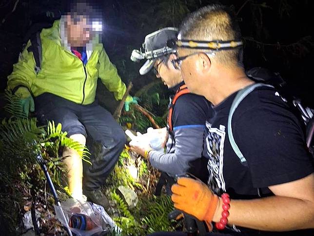 登山驚魂！星警、消救援滑倒失足兩登山客