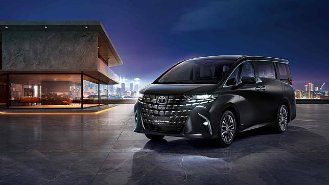 增列 PHEV 插電式混合動力車型！Toyota 新年式 Alphard 316 萬起發表上市！