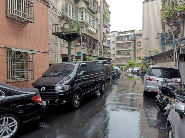 新北市新莊驚傳男子陳屍家中，遺體已成乾屍。(記者王宣晴翻攝)