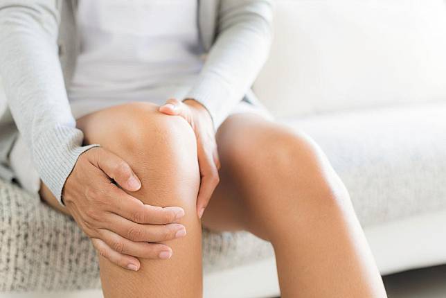 膝痛膝蓋痛舒緩方法｜膝痛原因係高踭鞋？膝關節炎不能做運動？