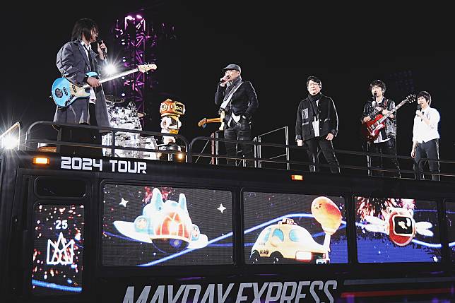 五月天砸重本新增「超電磁MAYDAY EXPRESS巴士」舞台與看台區歌迷超近距離。（圖／相信音樂提供）