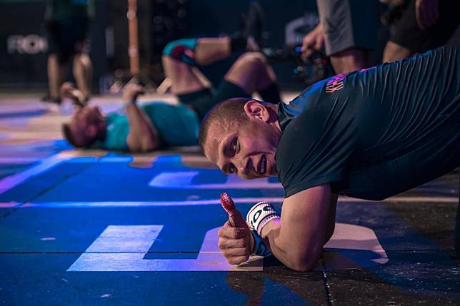 Roman Khrennikov leads the men with a thumbs up. Photo: Mark McDermott/Dubai CrossFit Championship