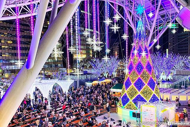 博多車站前的廣場是每年 Fukuoka Christmas Market 的主場地之一