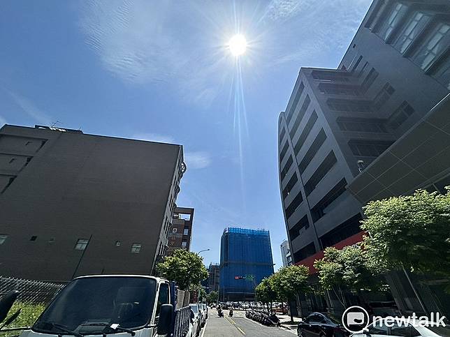 氣溫節節攀升，不少待在家的民眾已經忍不住打開冷氣，但隨之而來的「夏月電價」往往讓人在收到電費帳單時倒吸一口氣。 圖：林岑韋／攝（資料照）