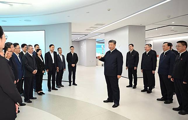 Chinese President Xi Jinping, also general secretary of the Communist Party of China Central Committee and chairman of the Central Military Commission, talks with researchers and business leaders while visiting the Wuhan Institute of Industrial Innovation and Development in Wuhan, central China's Hubei Province, Nov. 5, 2024. (Xinhua/Xie Huanchi)