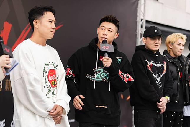 玖壹壹洋蔥（左起）、健志、春風、饒舌歌手潤少站台挺師弟。混血兒娛樂、ANK GAMING提供