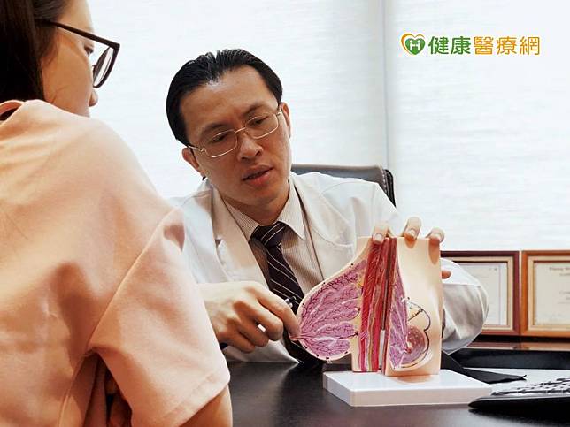 吳至偉醫師指出，現在乳癌切除重建最常用的手術方式為「果凍矽膠乳房重建」。
