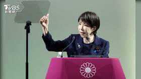 麻生太郎直言，高市早苗如果繼續堅持當「孤獨的領袖」，政權垮台可能比想像中快。(圖／達志影像路透社)