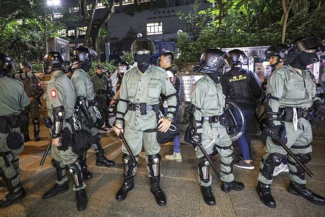Police officers in riot control gear will stand guard at more than 600 polling stations across Hong Kong on Sunday. Photo: Dickson Lee